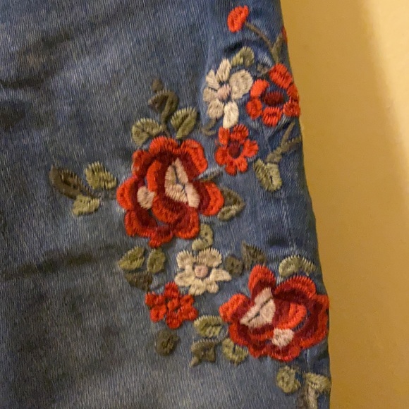 Express Jeans with Embroidered Flowers - Picture 4 of 6